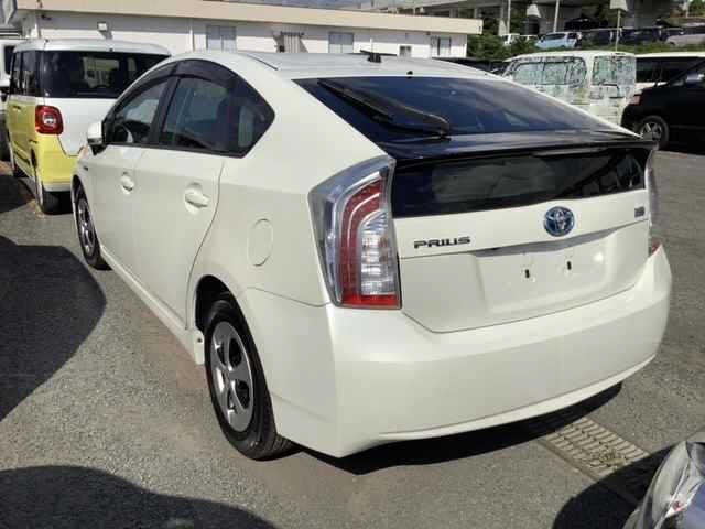 TOYOTA PRIUS 2015
