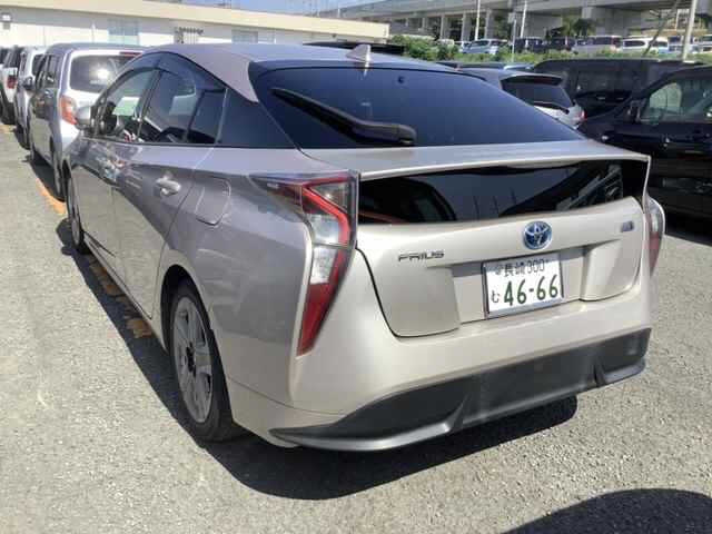 TOYOTA PRIUS 2016