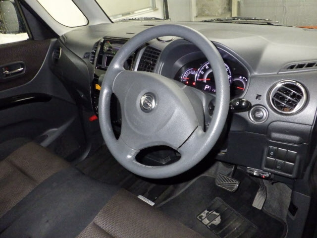 NISSAN ROOX 2010