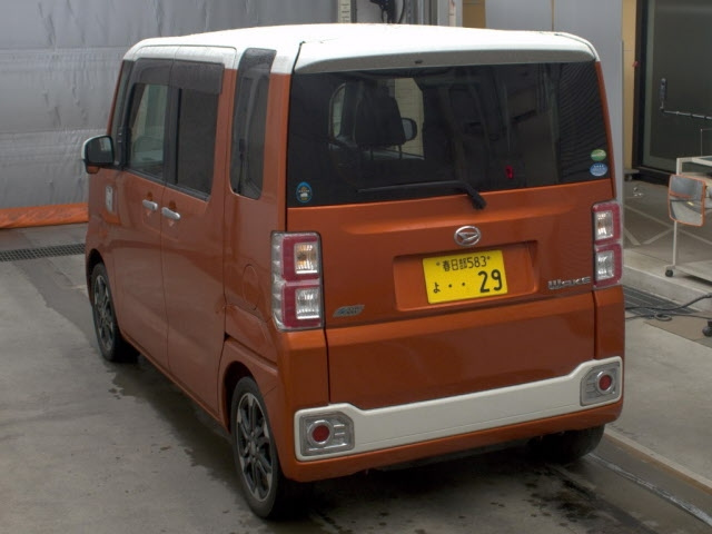 DAIHATSU WAKE 2015