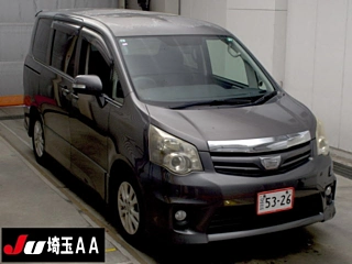 TOYOTA NOAH 2013