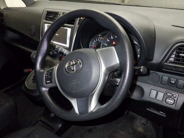 TOYOTA RACTIS 2013