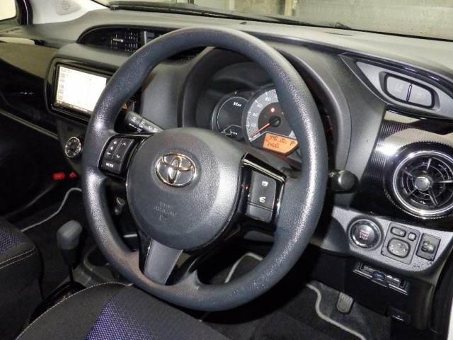 TOYOTA VITZ 2018