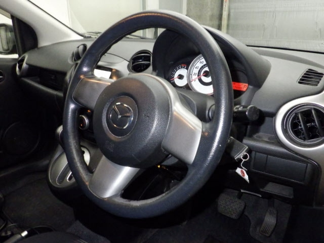 MAZDA DEMIO 2010