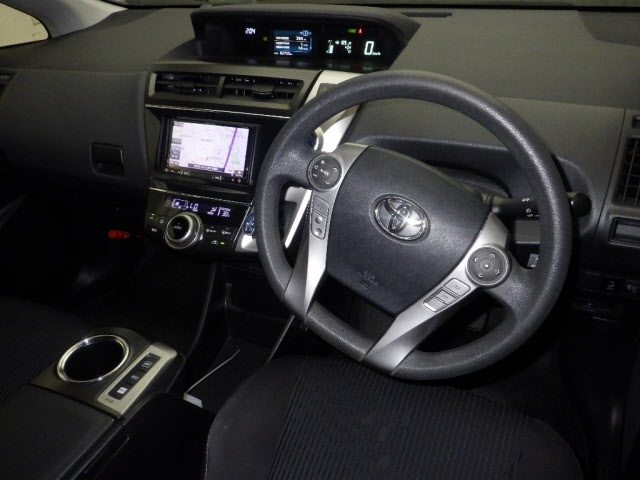 TOYOTA PRIUS ALPHA 2015