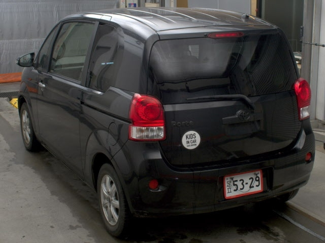 TOYOTA PORTE 2013