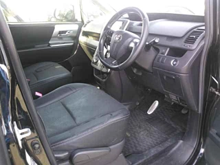 TOYOTA VOXY 2012