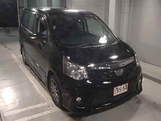 TOYOTA NOAH 2014