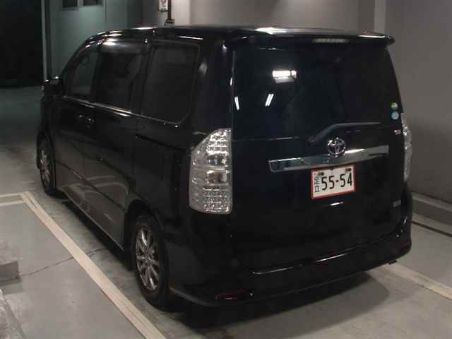 TOYOTA NOAH 2014
