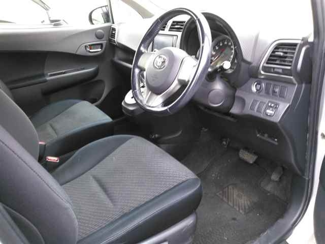 TOYOTA RACTIS 2011