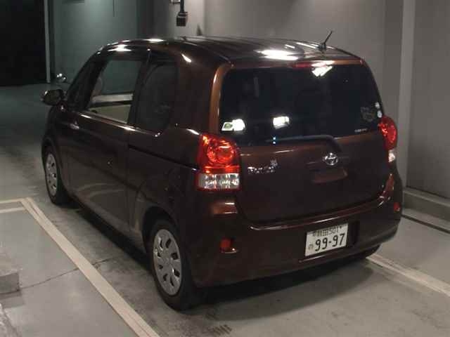 TOYOTA PORTE 2015