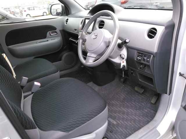 TOYOTA SIENTA 2010