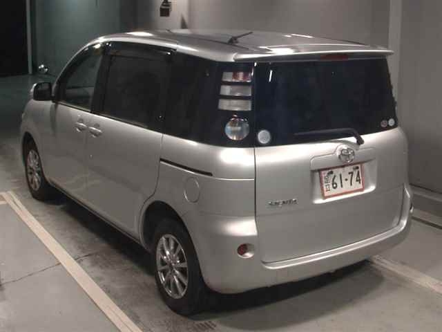 TOYOTA SIENTA 2010
