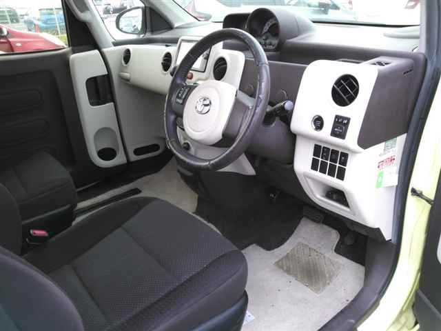 TOYOTA PORTE 2012