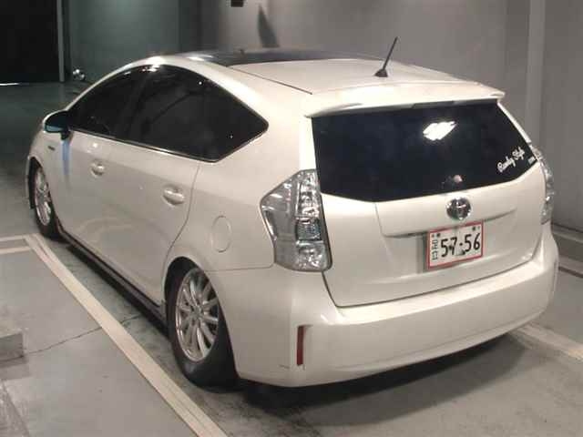 TOYOTA PRIUS ALPHA 2012