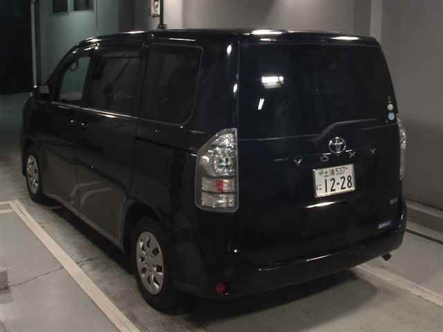 TOYOTA VOXY 2010