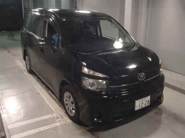 TOYOTA VOXY 2010