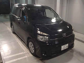 TOYOTA VOXY 2010