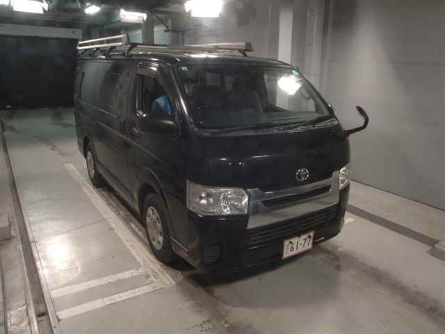 TOYOTA HIACE VAN 2015