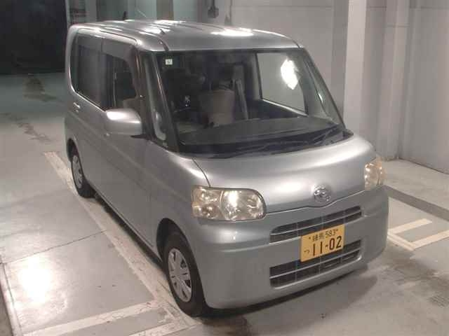DAIHATSU TANTO 2011