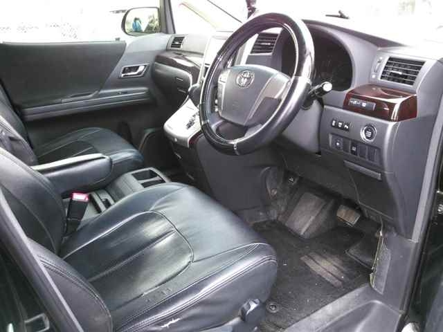 TOYOTA VELLFIRE 2013