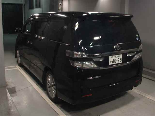 TOYOTA VELLFIRE 2013