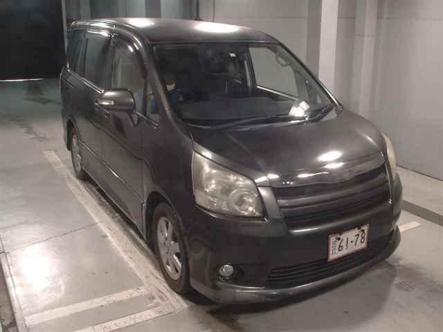 TOYOTA NOAH 2008
