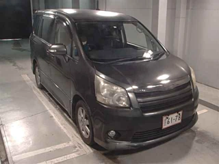 TOYOTA NOAH 2008