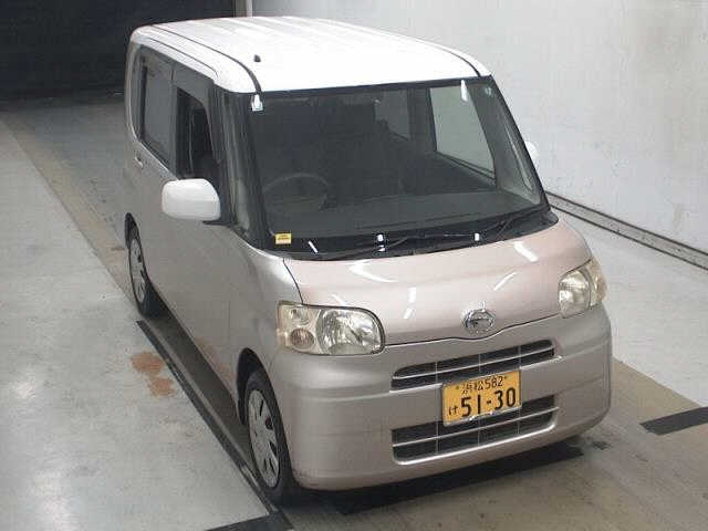 DAIHATSU TANTO 2011