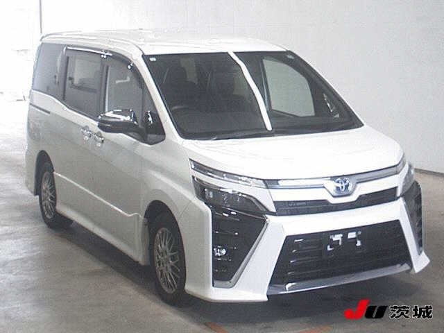 TOYOTA VOXY 2021