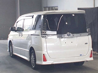TOYOTA VOXY 2021