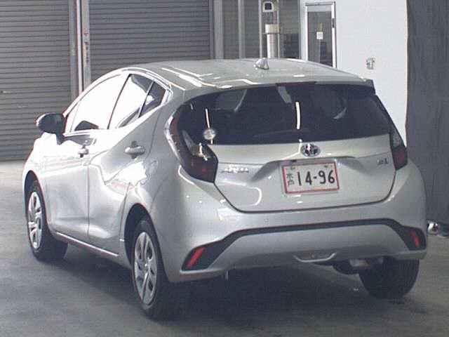 TOYOTA AQUA 2023
