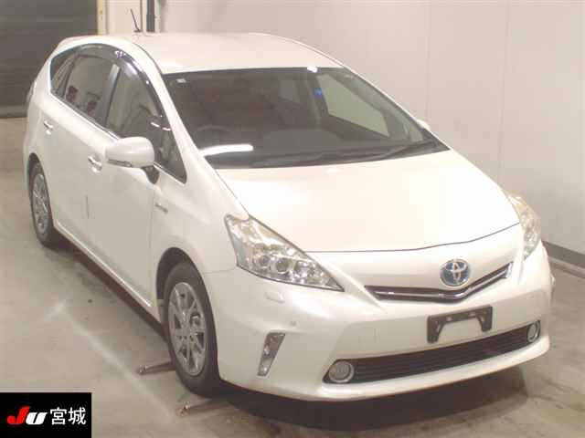 TOYOTA PRIUS ALPHA 2014