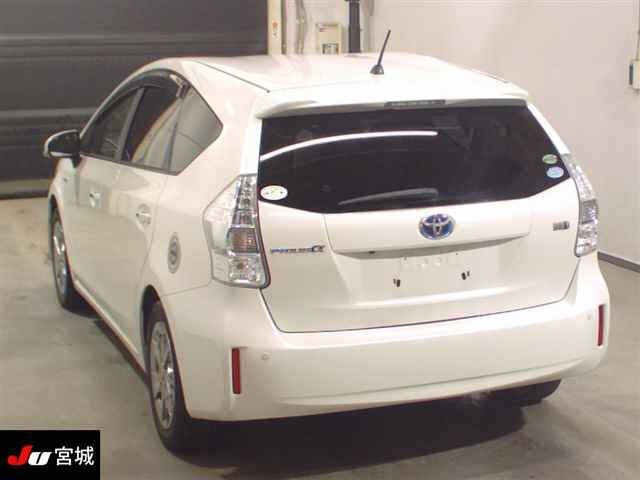TOYOTA PRIUS ALPHA 2014