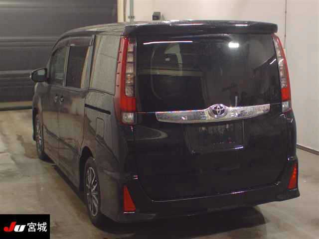 TOYOTA NOAH 2014