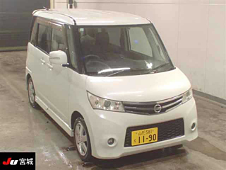 NISSAN ROOX 2013