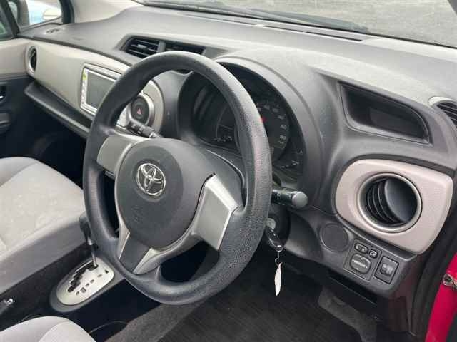 TOYOTA VITZ 2011
