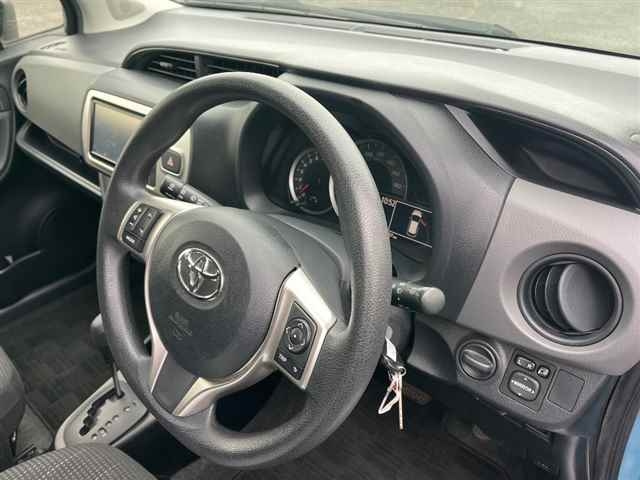 TOYOTA VITZ 2014