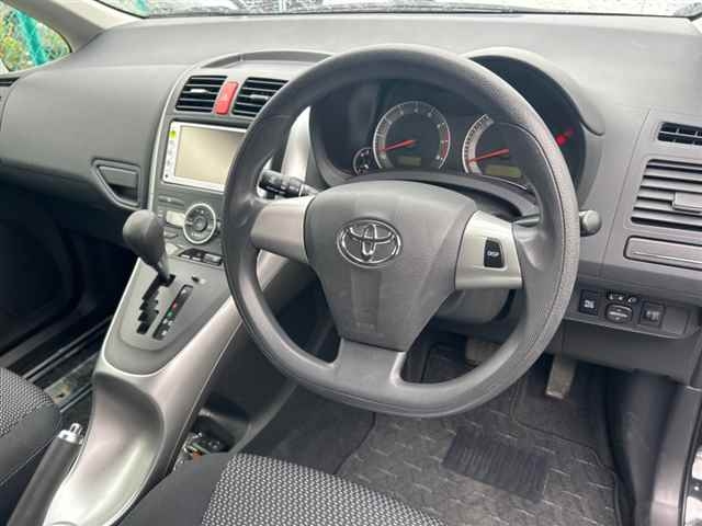 TOYOTA AURIS 2011