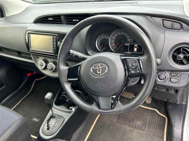 TOYOTA VITZ 2016