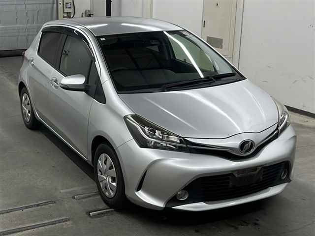 TOYOTA VITZ 2016