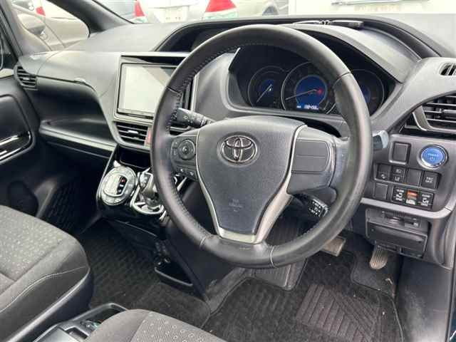 TOYOTA VOXY 2019