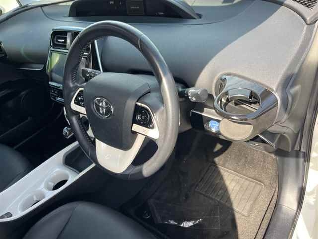 TOYOTA PRIUS 2016