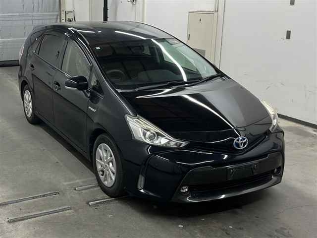 TOYOTA PRIUS ALPHA 2015