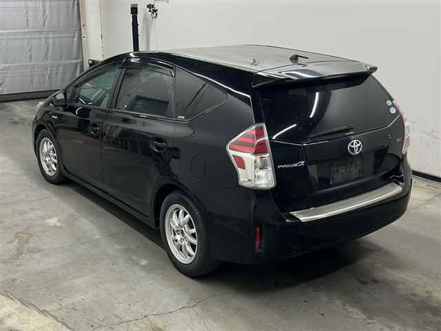 TOYOTA PRIUS ALPHA 2015