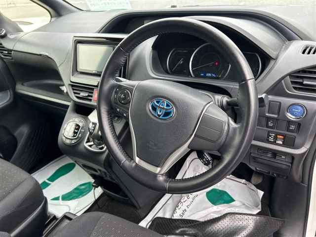 TOYOTA VOXY 2014