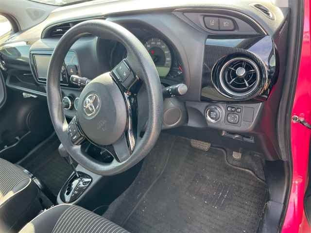 TOYOTA VITZ 2017