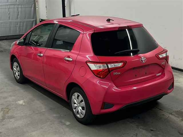 TOYOTA VITZ 2017