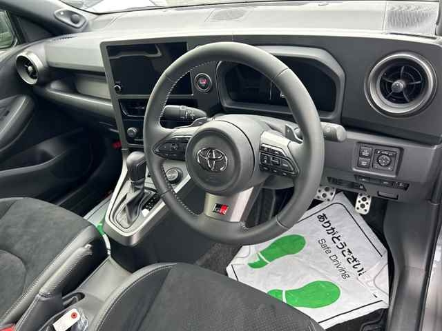 TOYOTA YARIS 2025