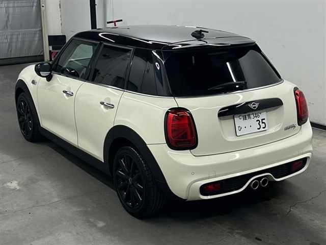 BMW MINI 2021